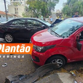 Câmera registra acidente entre dois veículos na Vila Operária, em Maringá Foto 3 Fotos de Câmera registra acidente entre dois veículos na Vila Operária, em Maringá