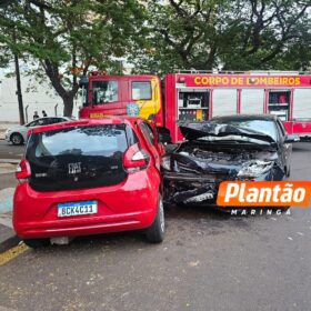 Câmera registra acidente entre dois veículos na Vila Operária, em Maringá Foto 4 Fotos de Câmera registra acidente entre dois veículos na Vila Operária, em Maringá