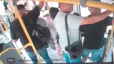 Fotos de Imagens mostram suspeitos furtando cartão bancário dentro de ônibus em Maringá