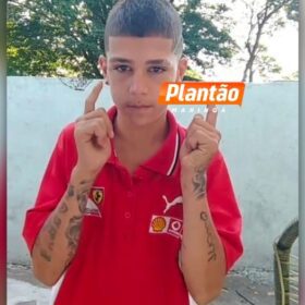 Câmera registra execução de jovem e mostra que a vítima foi executada em cima de telhado em Sarandi Foto 8 Fotos de Câmera registra execução de jovem e mostra que a vítima foi executada em cima de telhado em Sarandi