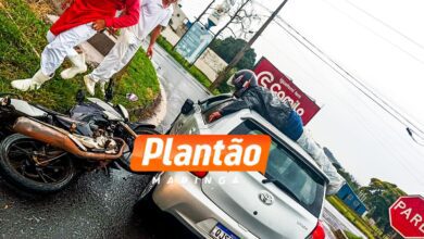 Fotos de Motociclista vai parar em cima de carro após acidente em Maringá