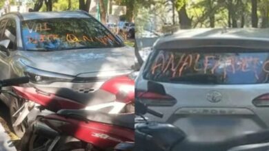 Fotos de Carro é pichado após ser estacionado em vaga exclusiva para motos no centro de Maringá