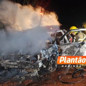 Carro incendiado é encontrado na zona rural de Sarandi; veículo tinha queixa de furto Foto 2 Fotos de Carro incendiado é encontrado na zona rural de Sarandi; veículo tinha queixa de furto