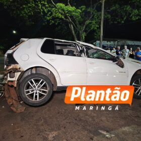 Dois jovens ficam feridos após capotamento impressionante no Contorno Norte, em Maringá Foto 11 Fotos de Dois jovens ficam feridos após capotamento impressionante no Contorno Norte, em Maringá