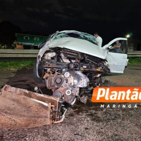 Dois jovens ficam feridos após capotamento impressionante no Contorno Norte, em Maringá Foto 12 Fotos de Dois jovens ficam feridos após capotamento impressionante no Contorno Norte, em Maringá