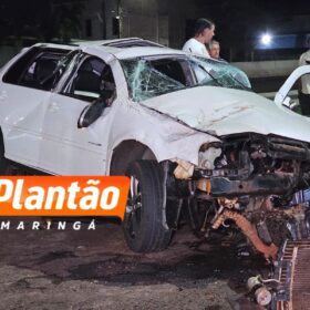 Dois jovens ficam feridos após capotamento impressionante no Contorno Norte, em Maringá Foto 13 Fotos de Dois jovens ficam feridos após capotamento impressionante no Contorno Norte, em Maringá
