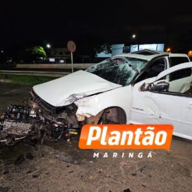 Dois jovens ficam feridos após capotamento impressionante no Contorno Norte, em Maringá Foto 10 Fotos de Dois jovens ficam feridos após capotamento impressionante no Contorno Norte, em Maringá