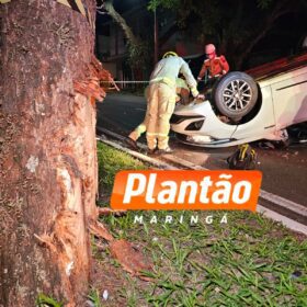 Dois jovens ficam feridos após capotamento na Avenida Laguna, em Maringá Foto 3 Fotos de Dois jovens ficam feridos após capotamento na Avenida Laguna, em Maringá