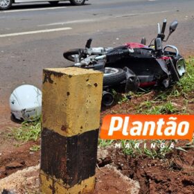 Jovem morto em acidente na Avenida Colombo é sepultado sob forte comoção em Maringá Foto 10 Fotos de Jovem morto em acidente na Avenida Colombo é sepultado sob forte comoção em Maringá