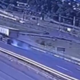 Fotos de Câmera registra acidente entre duas carretas no Contorno Norte, em Maringá