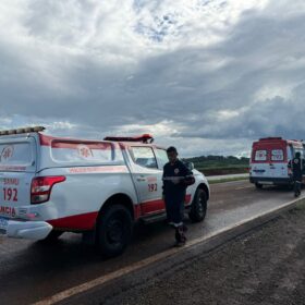 Capotamento na PR-323 deixa duas pessoas feridas na véspera de Natal, na região de Maringá Foto 1 Fotos de Capotamento na PR-323 deixa duas pessoas feridas na véspera de Natal, na região de Maringá
