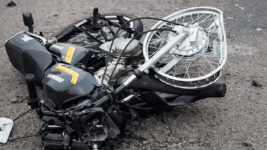Fotos de Motociclista sofre ferimentos graves após batida em cruzamento, em Maringá; vídeo
