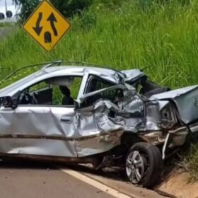 Adolescente morre após carro em que estava com família ser atingido por caminhão Foto 3 Fotos de Adolescente morre após carro em que estava com família ser atingido por caminhão