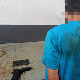 Guarda Civil Municipal de Maringá prende homem com simulacro dentro de supermercado Foto 2 Fotos de Guarda Civil Municipal de Maringá prende homem com simulacro dentro de supermercado
