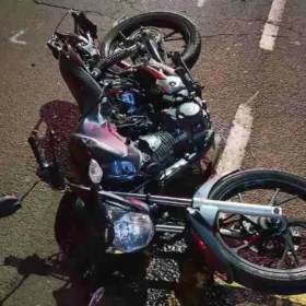 Imagens fortes: câmera flagra acidente que matou jovem motociclista no Paraná Foto 5 Fotos de Imagens fortes: câmera flagra acidente que matou jovem motociclista no Paraná