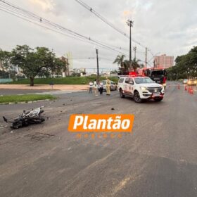 Motociclista sofre ferimentos graves após batida em cruzamento, em Maringá; vídeo Foto 4 Fotos de Motociclista sofre ferimentos graves após batida em cruzamento, em Maringá; vídeo