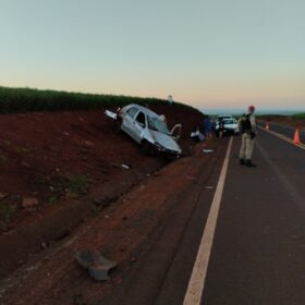 Homem de 57 anos morre após capotamento e corpo é encaminhado ao IML de Maringá Foto 3 Fotos de Homem de 57 anos morre após capotamento e corpo é encaminhado ao IML de Maringá