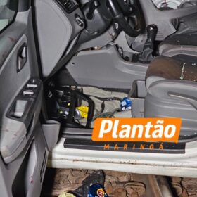 Imagens acopladas a veículo mostram trem atingindo e arrastando carro em Sarandi Foto 6 Fotos de Imagens acopladas a veículo mostram trem atingindo e arrastando carro em Sarandi