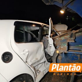 Imagens acopladas a veículo mostram trem atingindo e arrastando carro em Sarandi Foto 7 Fotos de Imagens acopladas a veículo mostram trem atingindo e arrastando carro em Sarandi