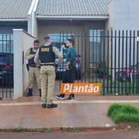 Câmera registra suspeito de atirar na barriga de mulher grávida e matar ela e o marido em Sarandi Foto 12 Fotos de Câmera registra suspeito de atirar na barriga de mulher grávida e matar ela e o marido em Sarandi