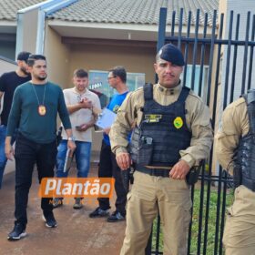 Câmera registra suspeito de atirar na barriga de mulher grávida e matar ela e o marido em Sarandi Foto 7 Fotos de Câmera registra suspeito de atirar na barriga de mulher grávida e matar ela e o marido em Sarandi