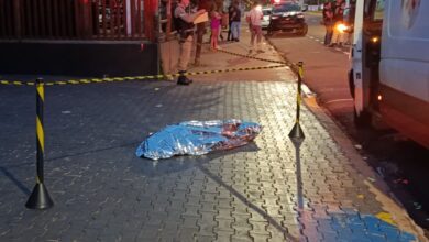 Fotos de Mulher com medida protetiva é morta a tiros em frente a casa noturna