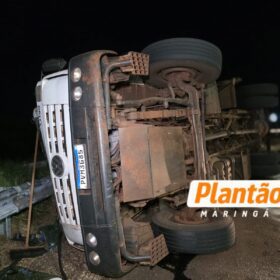 Caminhão tomba após motorista relatar que foi fechado por carro na PR-317 em Maringá Foto 6 Fotos de Caminhão tomba após motorista relatar que foi fechado por carro na PR-317 em Maringá