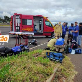 Carro faz manobra irregular, atinge moto e foge sem prestar socorro em Maringá Foto 2 Fotos de Carro faz manobra irregular, atinge moto e foge sem prestar socorro em Maringá