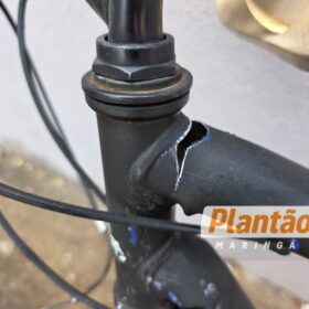 Ciclista fica gravemente ferida após colidir contra carro no Conjunto Batel, em Maringá Foto 11 Fotos de Ciclista fica gravemente ferida após colidir contra carro no Conjunto Batel, em Maringá