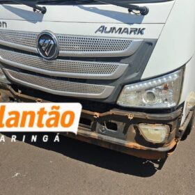 Motociclista é arremessado contra muro em batida com caminhão em Maringá; vídeo mostra momento do impacto Foto 8 Fotos de Motociclista é arremessado contra muro em batida com caminhão em Maringá; vídeo mostra momento do impacto