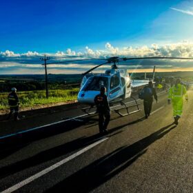 Motorista fica gravemente ferido após colisão com caminhão; vítima foi encaminhada ao Hospital de Maringá Foto 3 Fotos de Motorista fica gravemente ferido após colisão com caminhão; vítima foi encaminhada ao Hospital de Maringá
