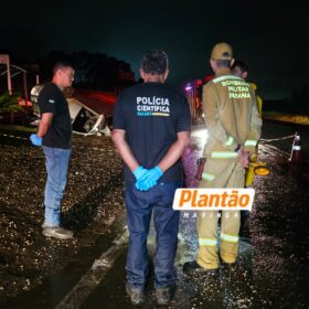 Pai morre e filho fica ferido após carro capotar ao atropelar capivara em Maringá Foto 3 Fotos de Pai morre e filho fica ferido após carro capotar ao atropelar capivara em Maringá