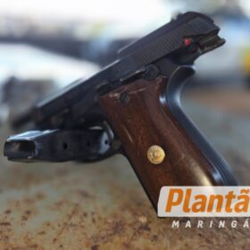 Trio armado com pistola e revólver é preso após furar sinal na frente da viatura da RPA em Maringá Foto 4 Fotos de Trio armado com pistola e revólver é preso após furar sinal na frente da viatura da RPA em Maringá