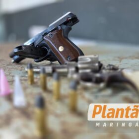 Trio armado com pistola e revólver é preso após furar sinal na frente da viatura da RPA em Maringá Foto 5 Fotos de Trio armado com pistola e revólver é preso após furar sinal na frente da viatura da RPA em Maringá
