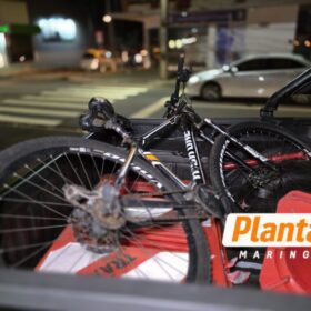 Fotos de Vídeo flagra jovem de 18 anos sendo arremessada em batida violenta entre moto e bicicleta em Maringá
