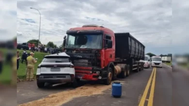 Fotos de Acidente no PR: vídeo mostra momento em que carreta arrasta carro e mata criança de 7 anos
