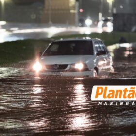 Alagamentos provocam transtornos e prejuízos após temporal em Maringá Foto 4 Fotos de Alagamentos provocam transtornos e prejuízos após temporal em Maringá