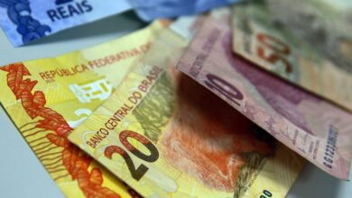 Fotos de Aposentados e pensionistas do INSS começam a receber 13º; valor chega a R$ 8,4 mil