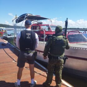 Bandidos rendem casal, jogam vítimas no Rio Paraná e roubam veleiro de R$ 800 mil em Porto Rico Foto 6 Fotos de Bandidos rendem casal, jogam vítimas no Rio Paraná e roubam veleiro de R$ 800 mil em Porto Rico