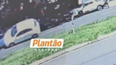 Fotos de Carro perde controle e capota em batida envolvendo 4 veículos; vídeo mostra o acidente