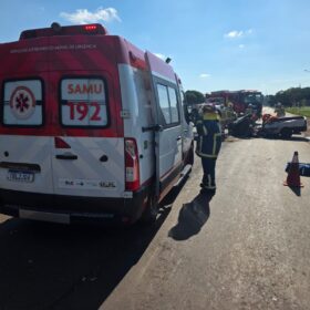 Flagrante: Grave acidente no Contorno Sul de Maringá deixa motorista ferido e preso às ferragens; vídeo Foto 3 Fotos de Flagrante: Grave acidente no Contorno Sul de Maringá deixa motorista ferido e preso às ferragens; vídeo