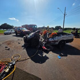 Flagrante: Grave acidente no Contorno Sul de Maringá deixa motorista ferido e preso às ferragens; vídeo Foto 4 Fotos de Flagrante: Grave acidente no Contorno Sul de Maringá deixa motorista ferido e preso às ferragens; vídeo
