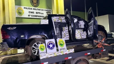 Fotos de Hilux furtada em Maringá e carregada com 3 mil pacotes de cigarros é recuperada após perseguição em Umuarama; vídeo