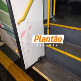 Homem morre após ser esfaqueado dentro de ônibus em Maringá Foto 1 Fotos de Homem morre após ser esfaqueado dentro de ônibus em Maringá