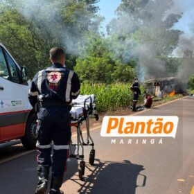 Kombi pega fogo após pneu estourar e capotar em rodovia na região de Maringá Foto 5 Fotos de Kombi pega fogo após pneu estourar e capotar em rodovia na região de Maringá
