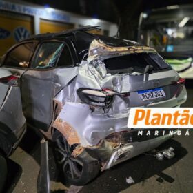 Fotos de Motorista de ônibus perde controle após possível apagão e provoca acidente na Avenida Laguna, em Maringá