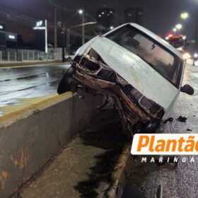 Fotos de Motorista fica ferido após perder o controle e subir em proteção de viaduto em Maringá