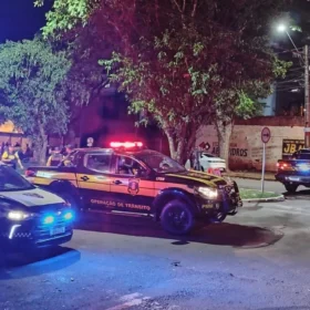 Operação fecha avenida famosa por bares em Maringá, tem carros guinchados e flagrante de motorista sob efeito de álcool Foto 2 Fotos de Operação fecha avenida famosa por bares em Maringá, tem carros guinchados e flagrante de motorista sob efeito de álcool