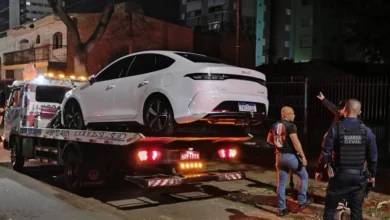 Fotos de Operação fecha avenida famosa por bares em Maringá, tem carros guinchados e flagrante de motorista sob efeito de álcool