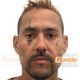 Polícia divulga imagem de suspeito de matar homem dentro de ônibus em Maringá Foto 13 Fotos de Polícia divulga imagem de suspeito de matar homem dentro de ônibus em Maringá